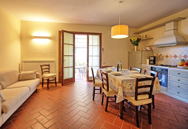 Casa Rossa: Гостиная, Кухня, Столовая