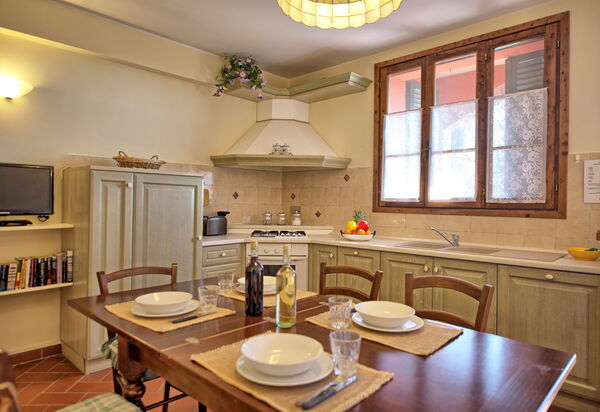 Casa Rossa: Гостиная, Кухня, Столовая