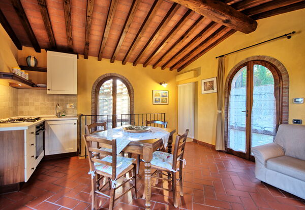 Casa Rossa: Гостиная, Кухня, Столовая