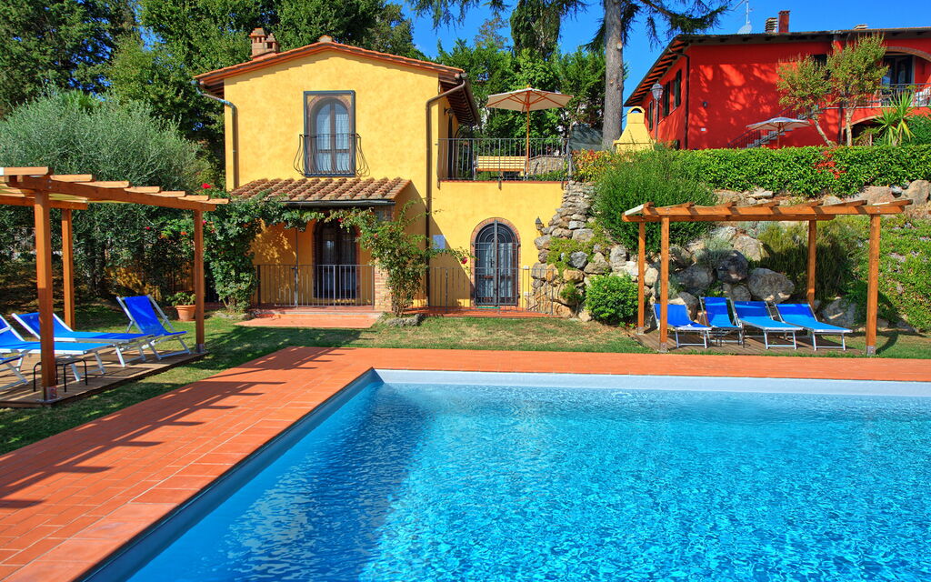 Casa Rossa: all'aperto, Piscina