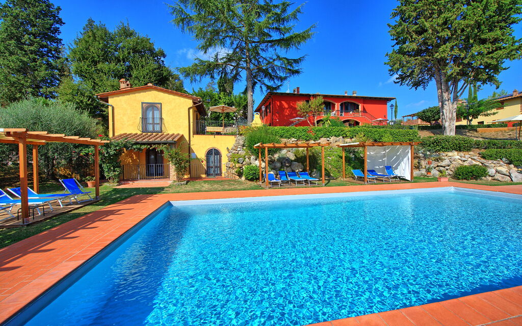 Casa Rossa: all'aperto, Esterni, Piscina
