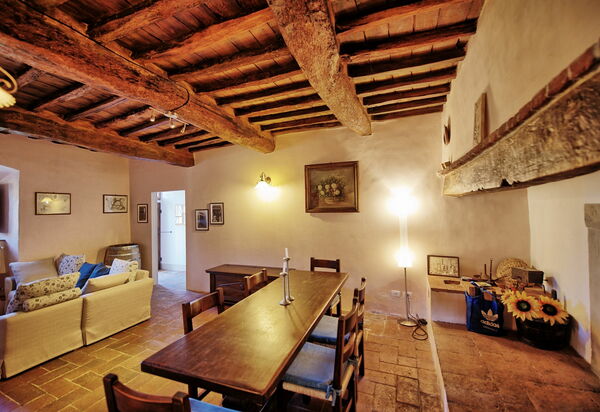 Pozzo Dei Desideri: Гостиная, Столовая