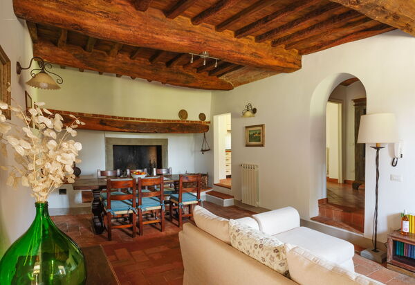 Pozzo Dei Desideri: Гостиная, Столовая