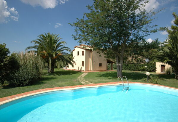 Poderino: бассейн