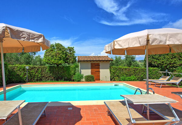 Cuccardino: бассейн, Открытый