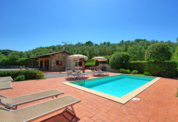 Cuccardino: бассейн, Открытый, Сад