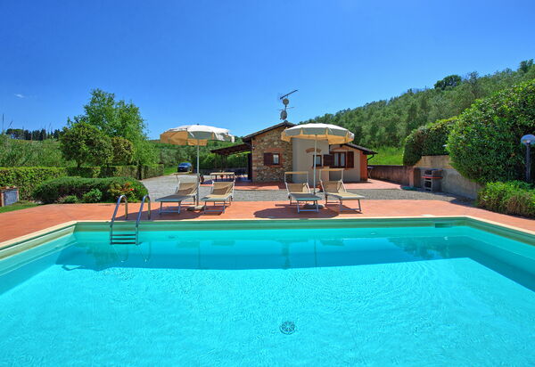 Cuccardino: бассейн, Открытый