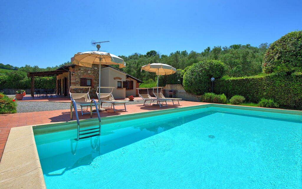 Cuccardino: all'aperto, Piscina