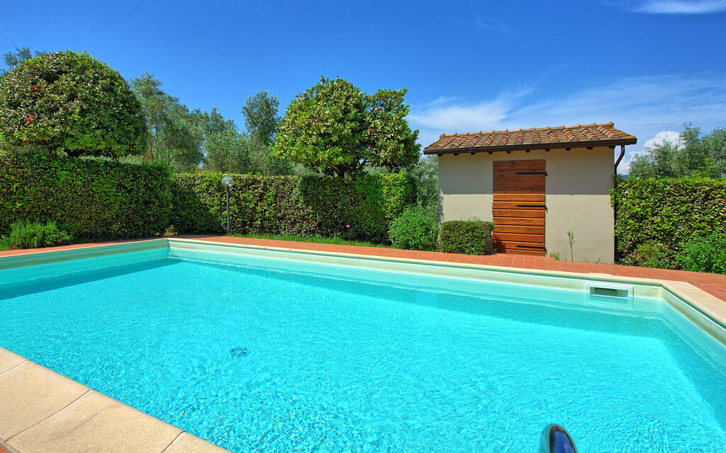 Cuccardino: all'aperto, Piscina
