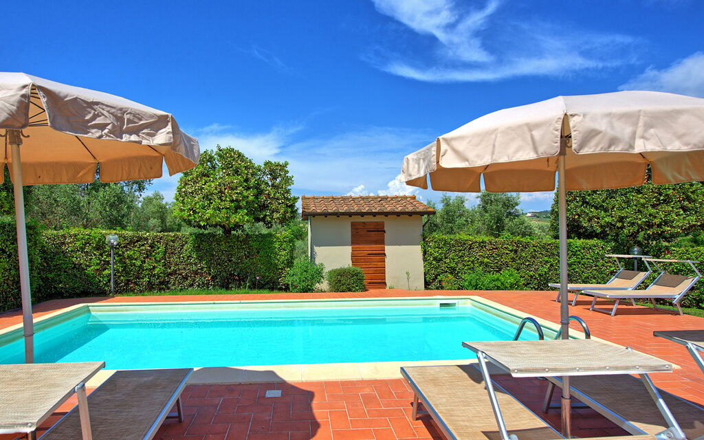 Cuccardino: all'aperto, Piscina