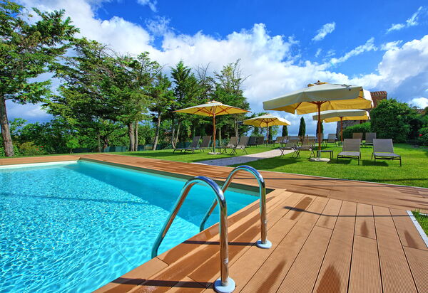 Villa Simone: Draussen, Garten, Schwimmbad