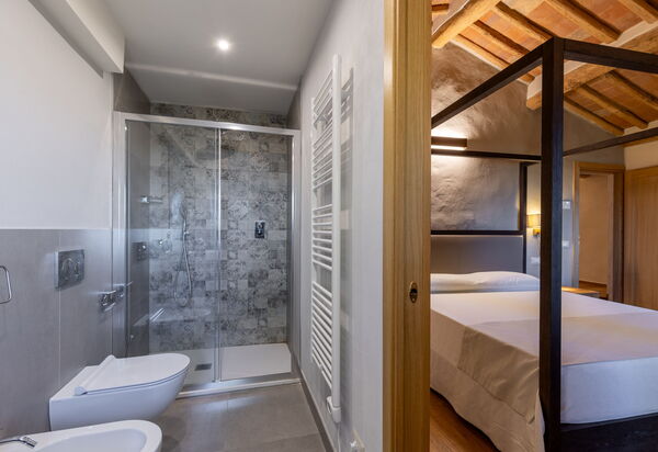 Villa Simone: Bad, Schlafzimmer