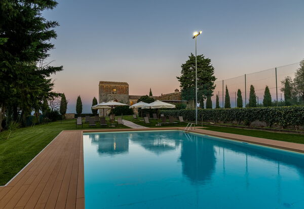 Villa Simone: Draussen, Schwimmbad