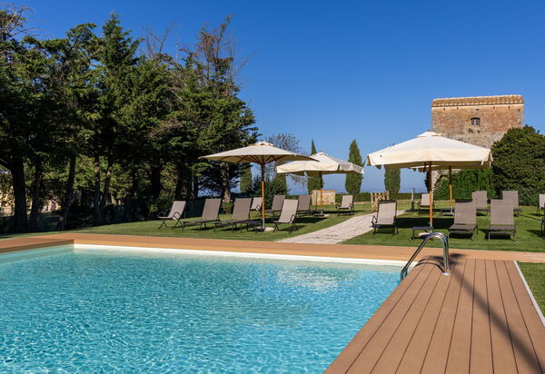 Villa Simone: Draussen, Garten, Schwimmbad