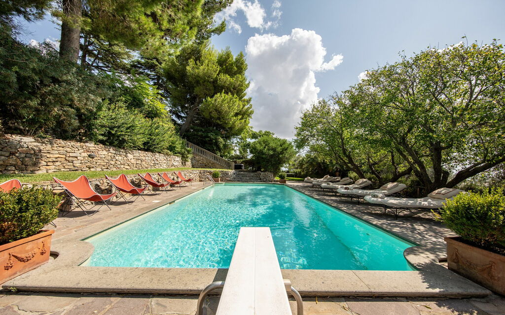 Castello Leopoldo: Giardino, Piscina