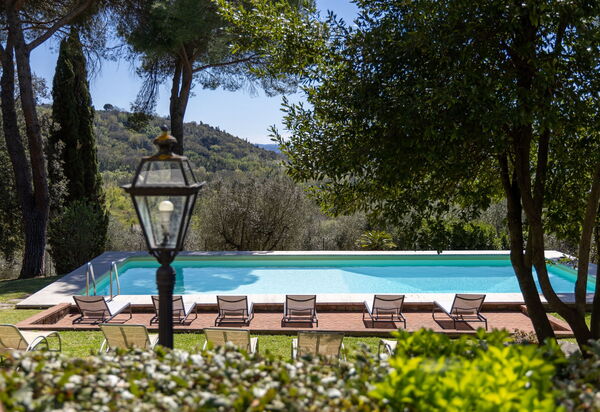 Villa Orchidea: Have, pool, Udendørs