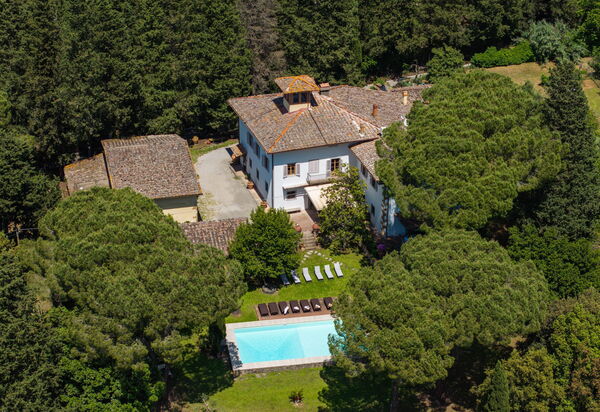 Villa Orchidea: Ansichten, Garten, Schwimmbad