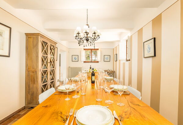 Villa Orchidea: Esszimmer