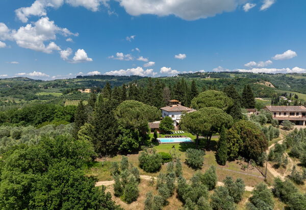 Villa Orchidea: Ansichten, Schwimmbad