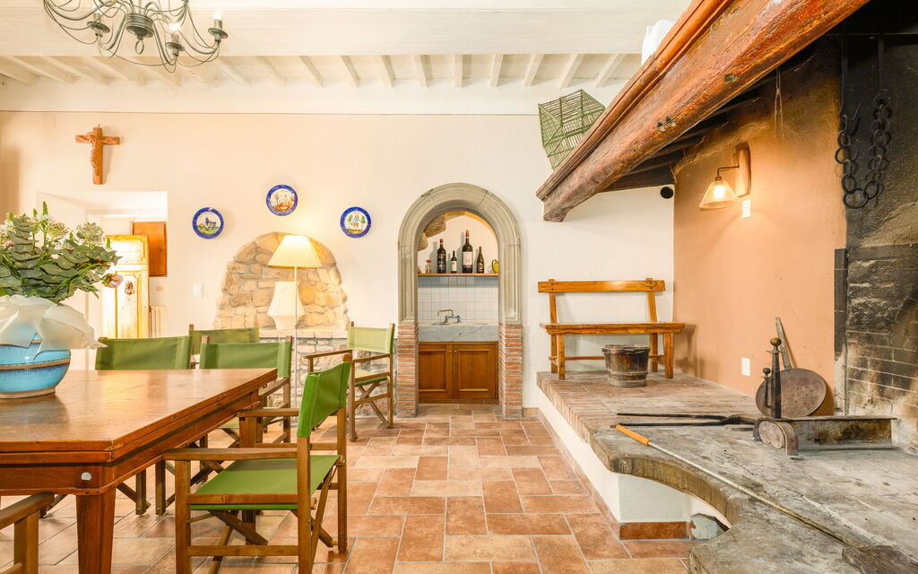 Villa Orchidea: Столовая