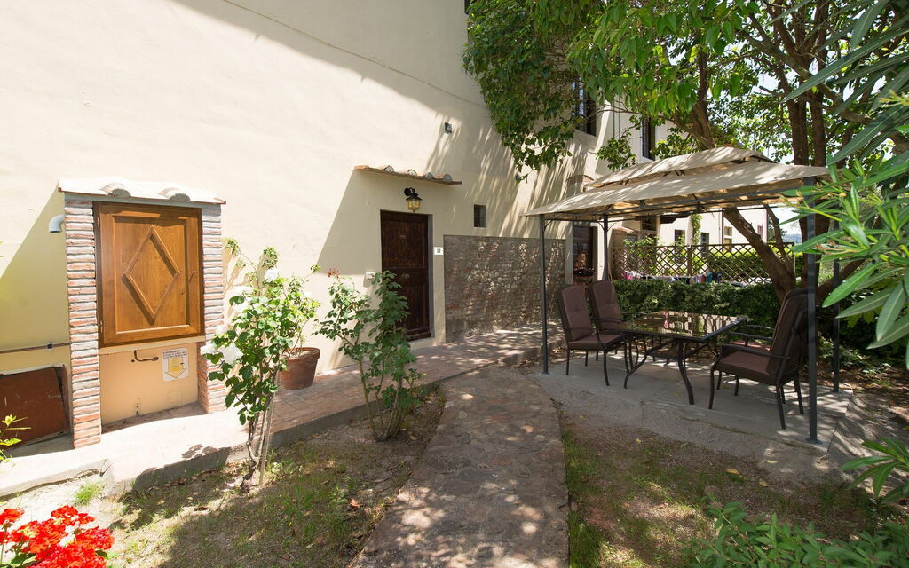 Montegufoni - : Hage, Utendørs