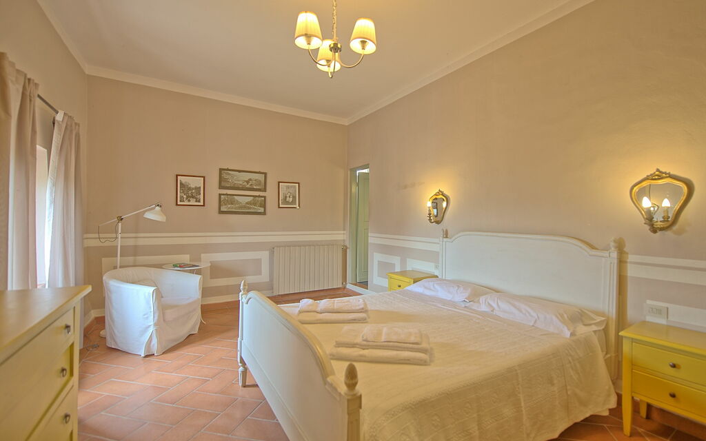 Montegufoni - : Спальня