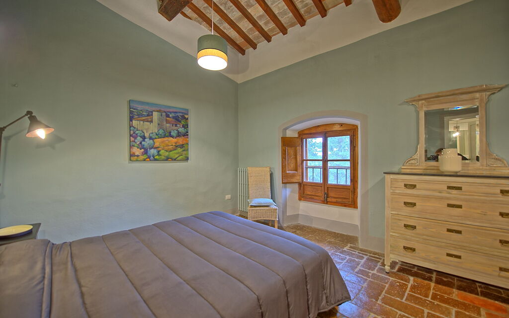 Montegufoni - : Спальня