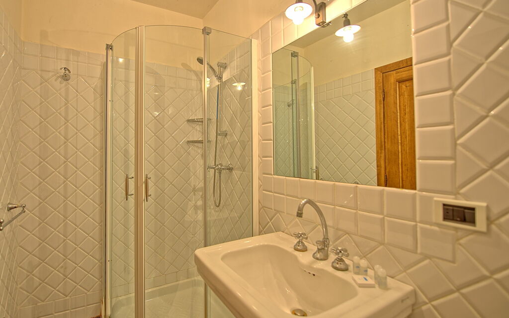 Montegufoni - : Baderom