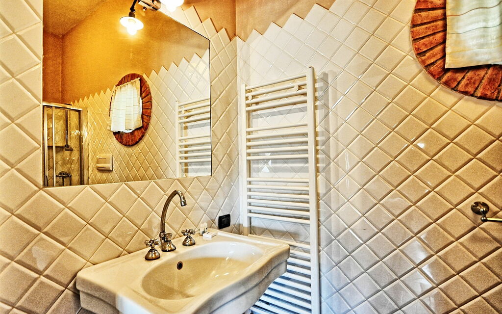 Montegufoni - : Baderom