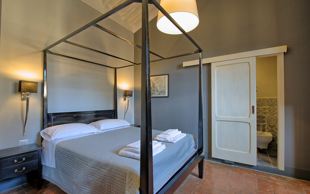 Montegufoni - : Camera da letto