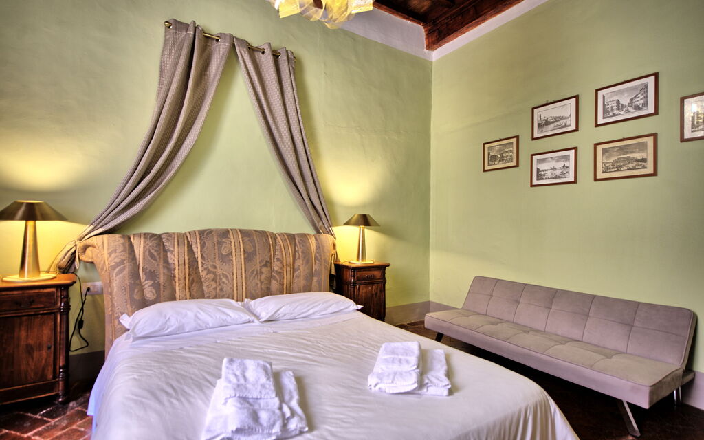 Montegufoni - : Спальня