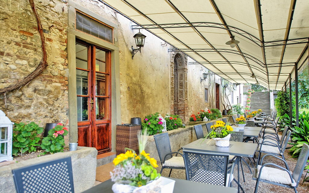 Montegufoni: Facilities