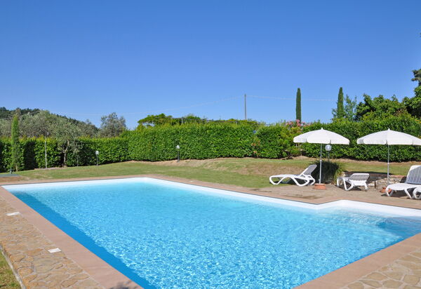 I Glicini: Schwimmbad