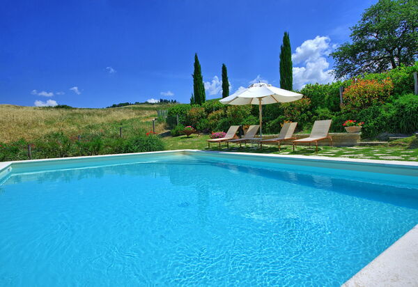 Castelmuzio: бассейн