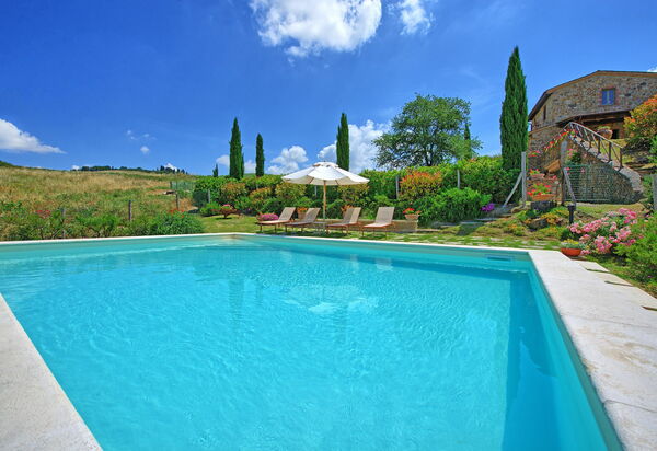 Castelmuzio: бассейн