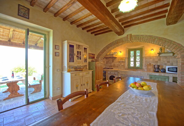 Castelmuzio: Гостиная, Кухня, Столовая