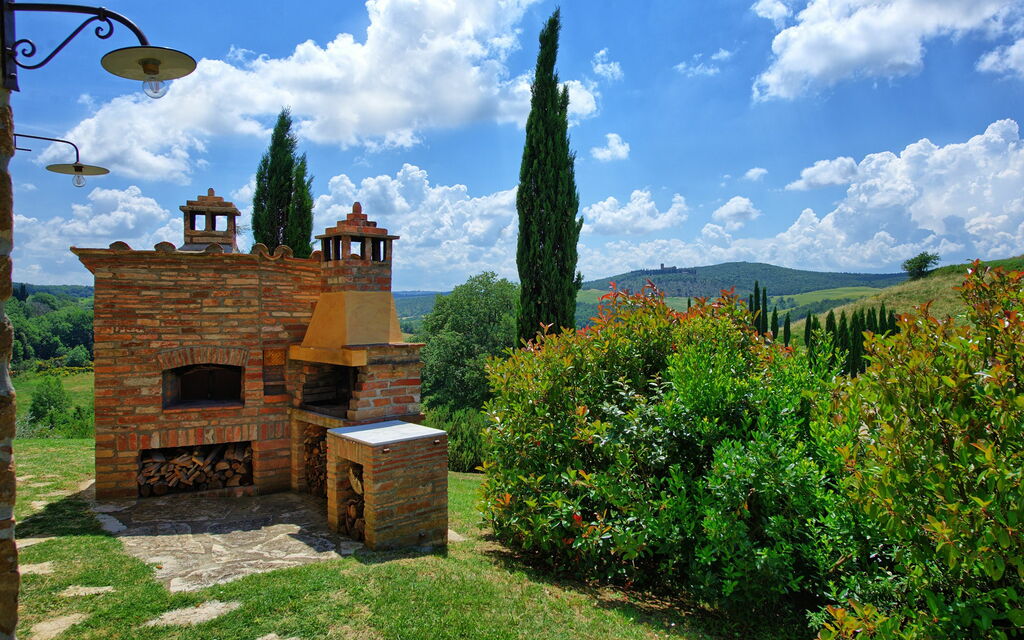 Castelmuzio: Outdoor