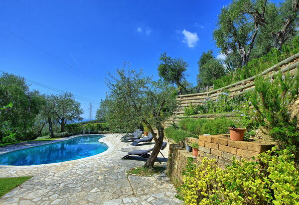 Villa Oliveta: Schwimmbad