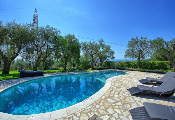 Villa Oliveta: Schwimmbad