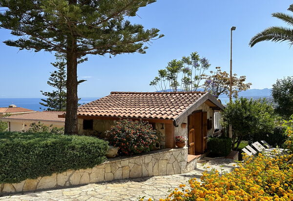 Castellammare: Buitenkanten, Hoofdingang, Keer bekeken