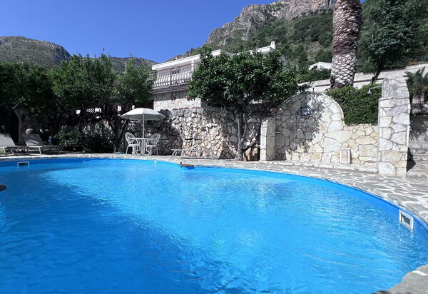 Castellammare: Buitenkanten, zwembad