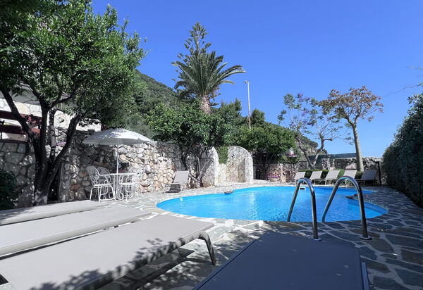 Castellammare: Buitenkanten, zwembad