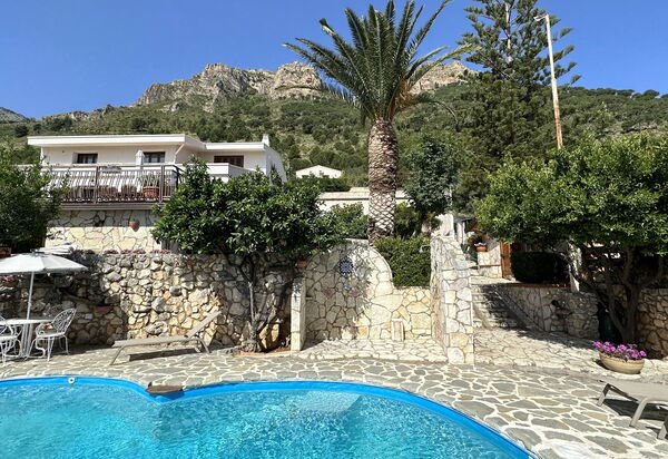 Castellammare: Buitenkanten, zwembad