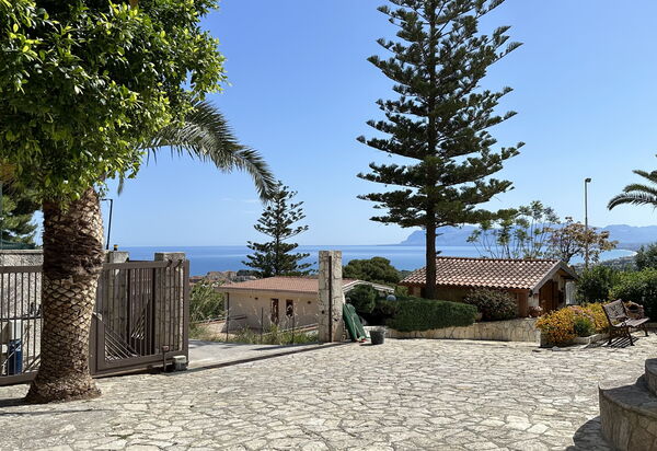 Castellammare: Buitenkanten, Hoofdingang, Keer bekeken