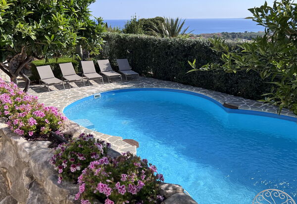 Castellammare: Buitenkanten, zwembad