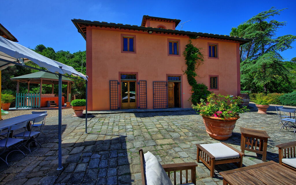 Casa Scopeti: Building Exterior