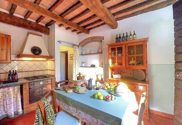 Montelopio: Cuisine, Salle à manger, Salon