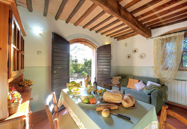 Montelopio: Cuisine, Salle à manger, Salon