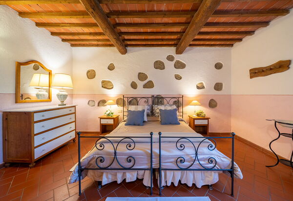 Montelopio: chambre à coucher