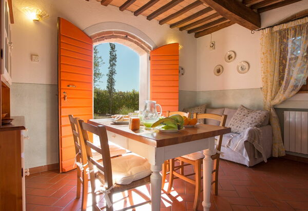 Montelopio: Cuisine, Salle à manger, Salon